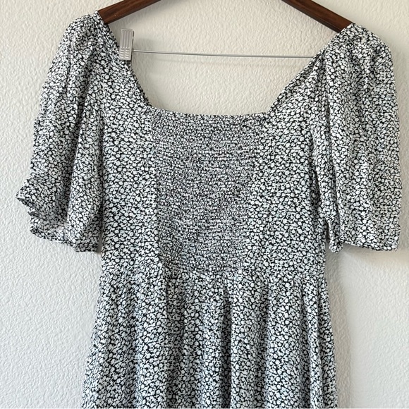 & Other Stories Black White Floral Midi Dress Puff Sleeve Button Front Size 6 - Picture 11 of 15